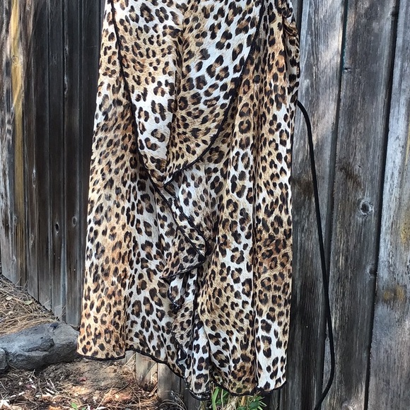 Light & Sheer Ruffle Tank Top - Picture 5 of 10